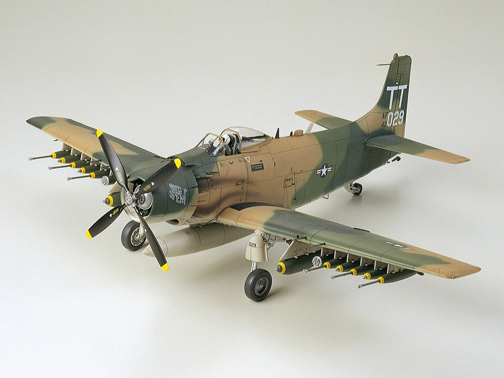 Tamiya 61073 1/48 Aircraft Kit USAF Douglas A1J Skyraider TAMIYA田宫模型中国