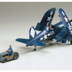 田宫 61085 1/48 沃特 F4U-1D 海盗式战斗机 连"Moto-Tug"牵引车